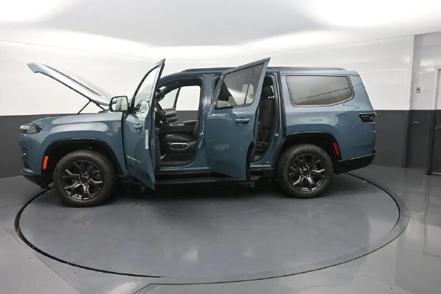 New 2026 Steel Blue Exterior Paint Jeep Limited Altitude image 32