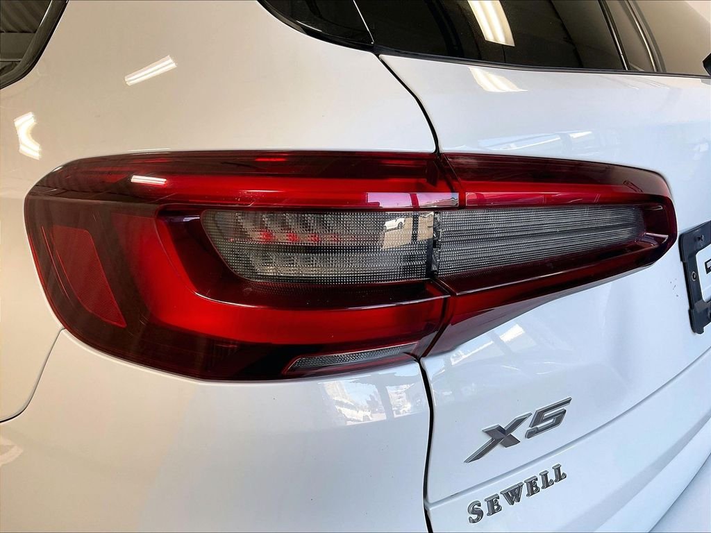 Used 2023 White BMW xDrive40i image 35