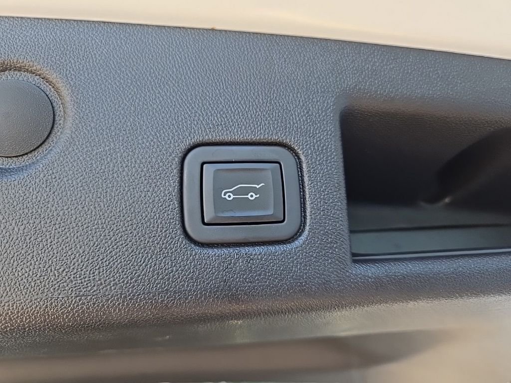 Used 2023 White Chevrolet Premier image 90