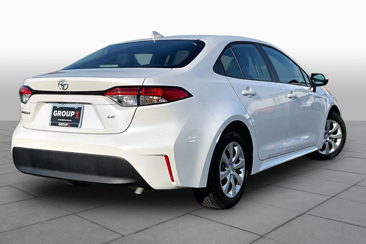 Used 2025 Wind Chill Pearl Toyota LE image 13