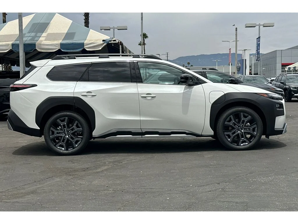 New 2026 CRYSTAL WHITE PEARL Subaru Limited image 2
