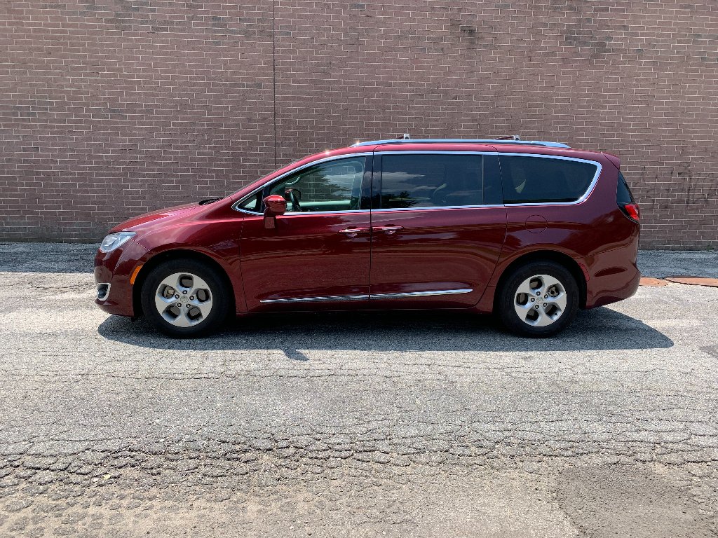 Used 2017 Velvet Red Pearlcoat Chrysler Touring-L Plus image 2