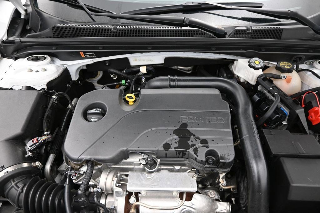 Used 2024 Summit White Chevrolet LT image 19