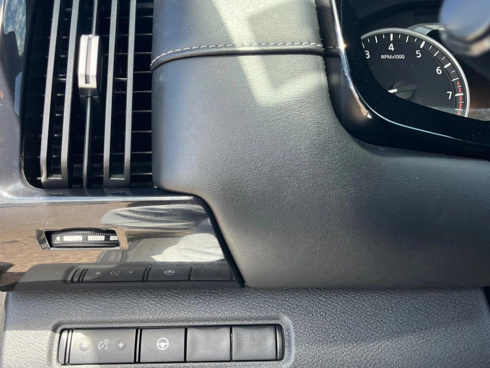 Used 2022 Gun Metallic Nissan SV image 27