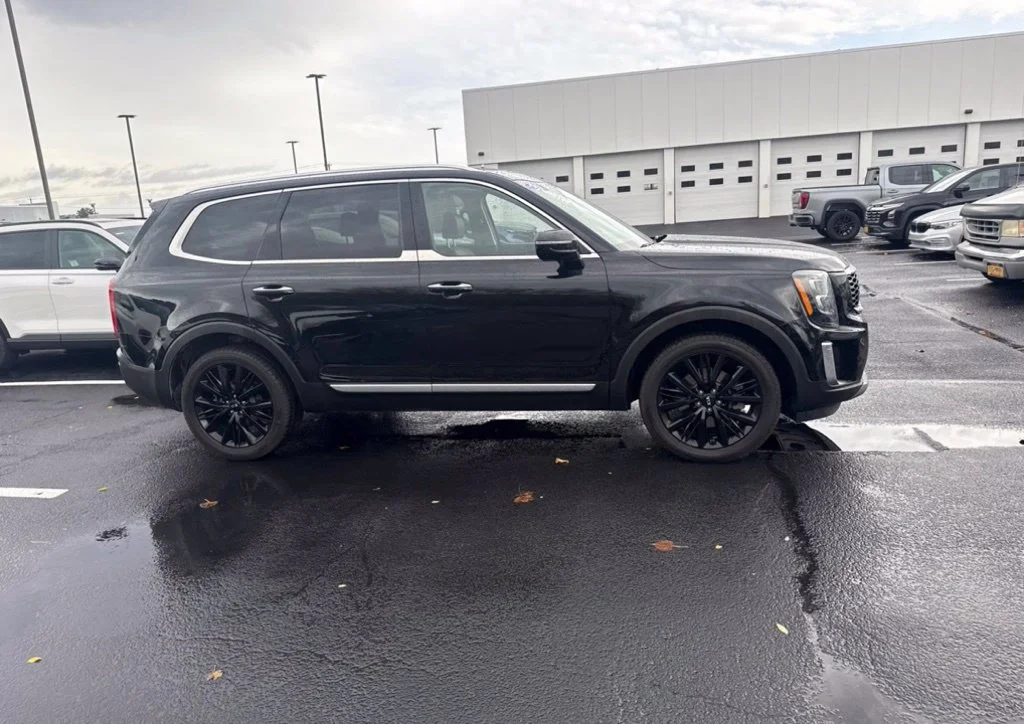 Used 2020 Black Kia SX image 11