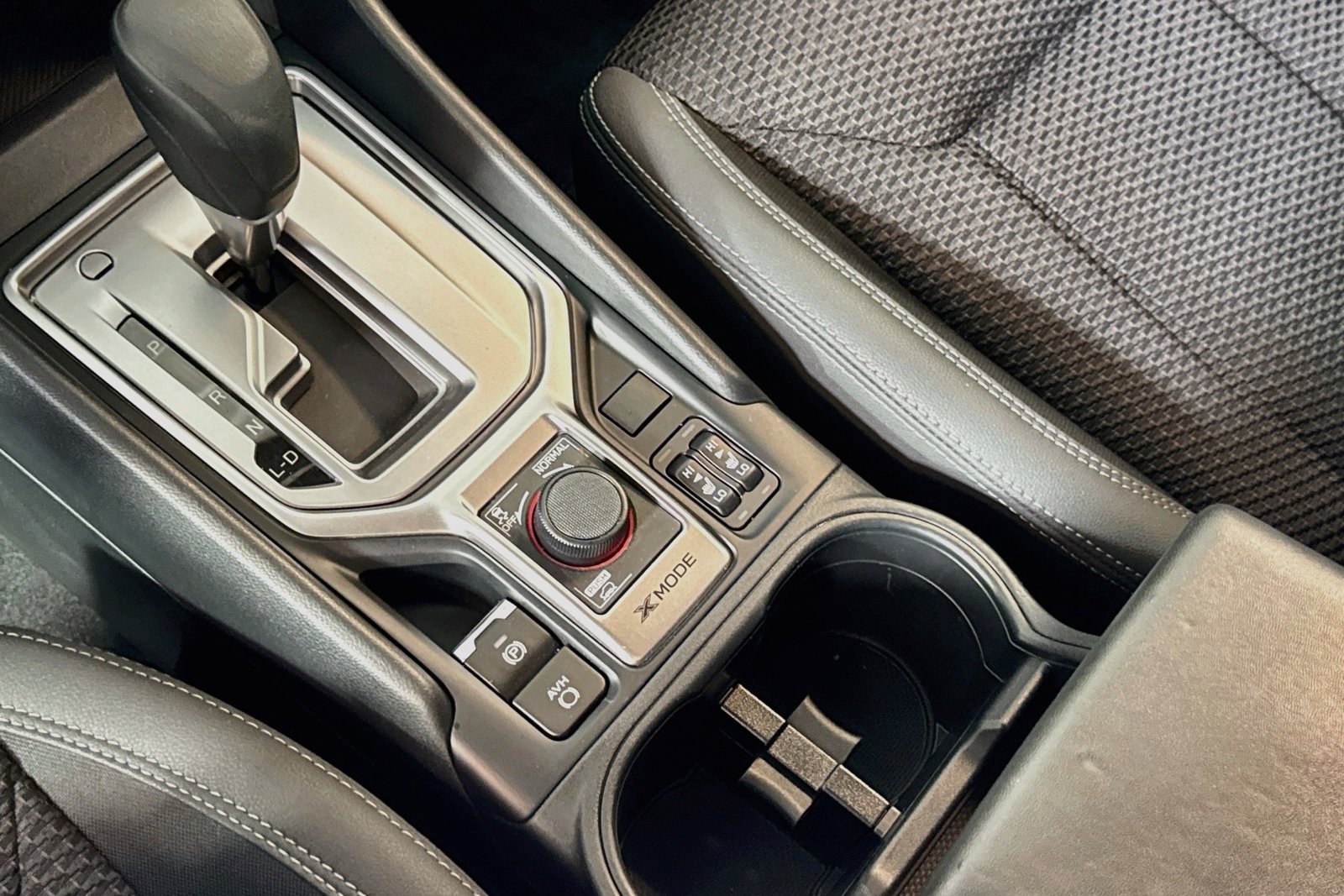 Used 2022 Ice Silver Metallic Subaru Premium image 16