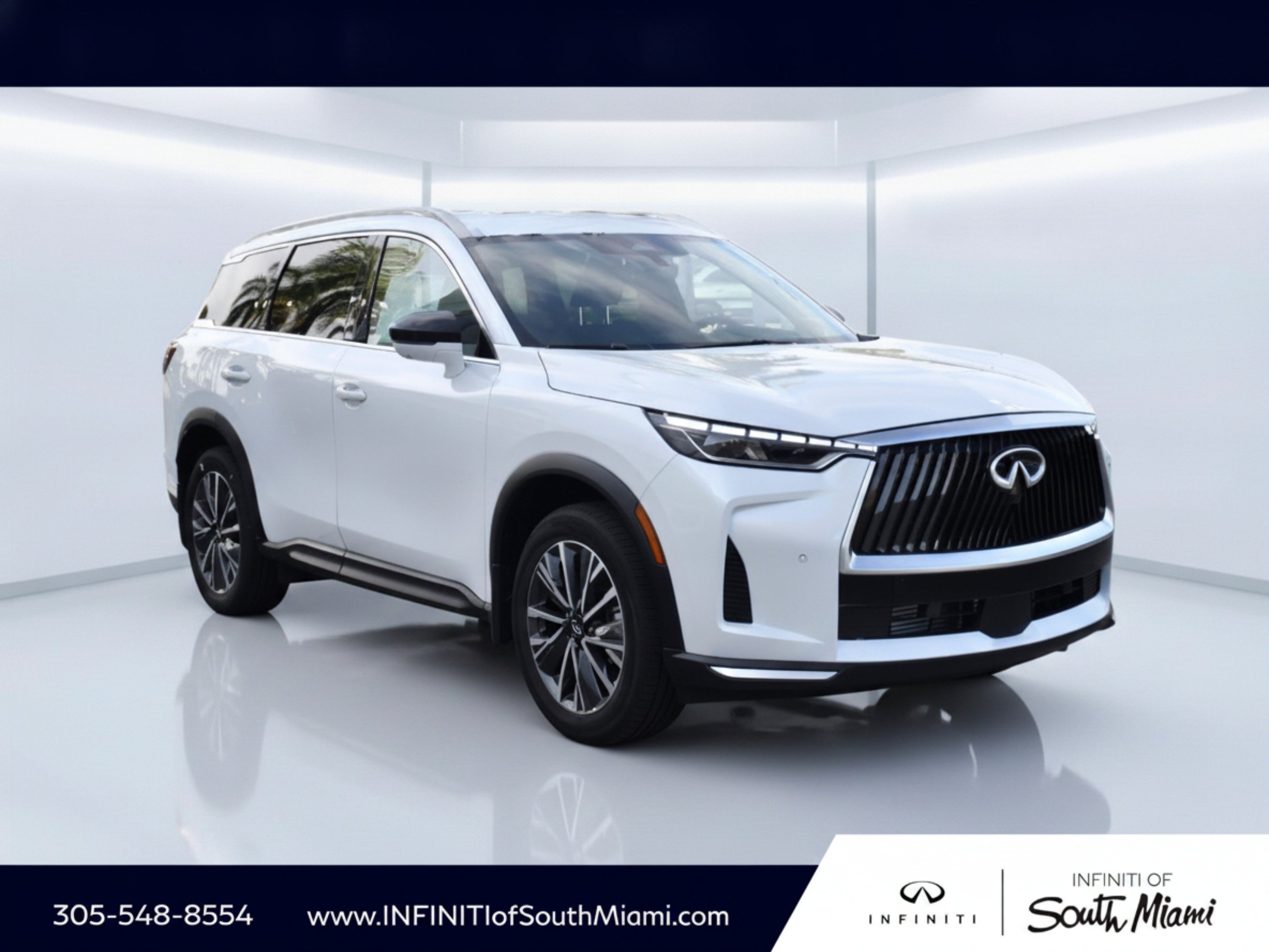 Certified Used 2027 Radiant White INFINITI LUXE image 3