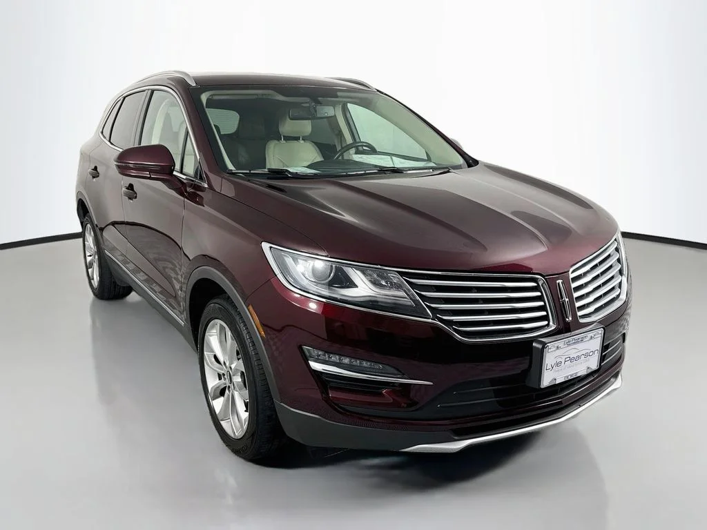 Used 2017 Burgundy Lincoln Select image 7