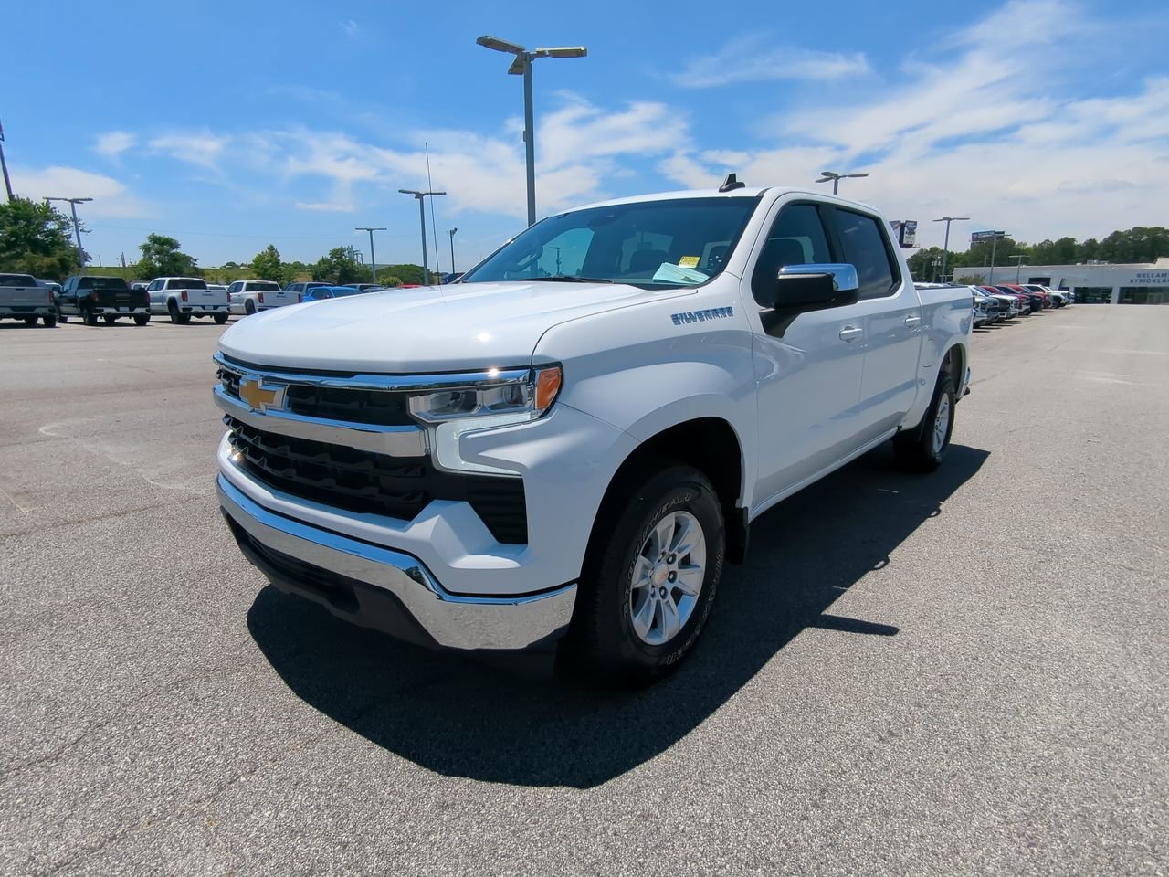 Used 2025 Summit White Chevrolet LT image 7