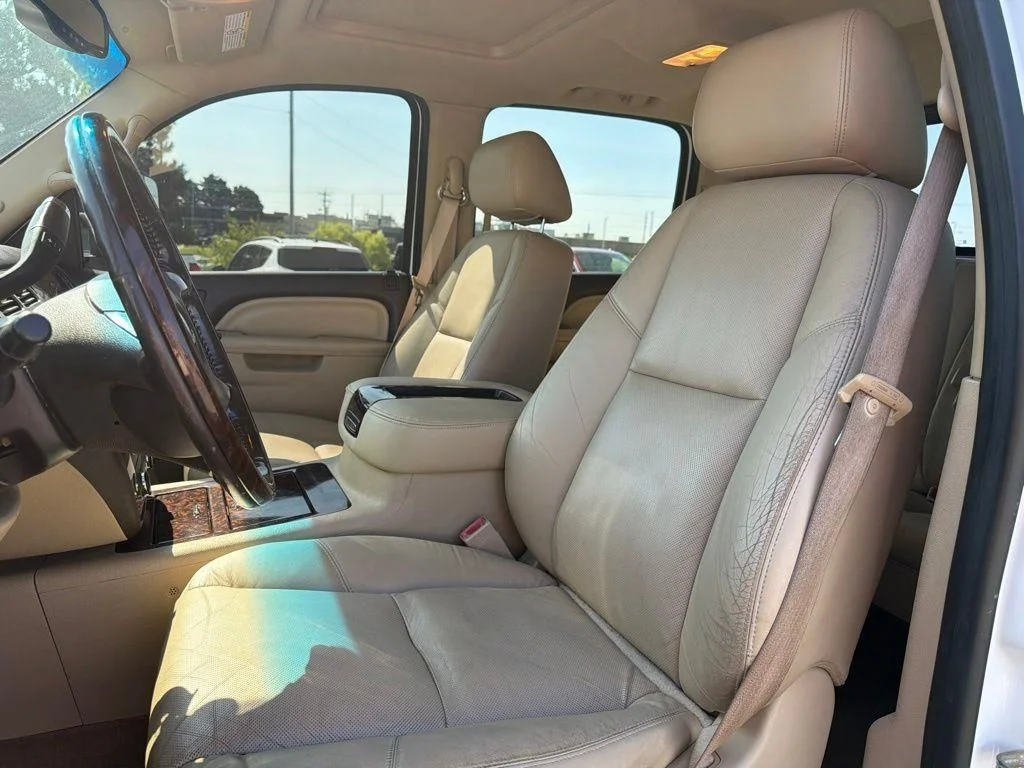 Used 2011 White GMC Denali image 32