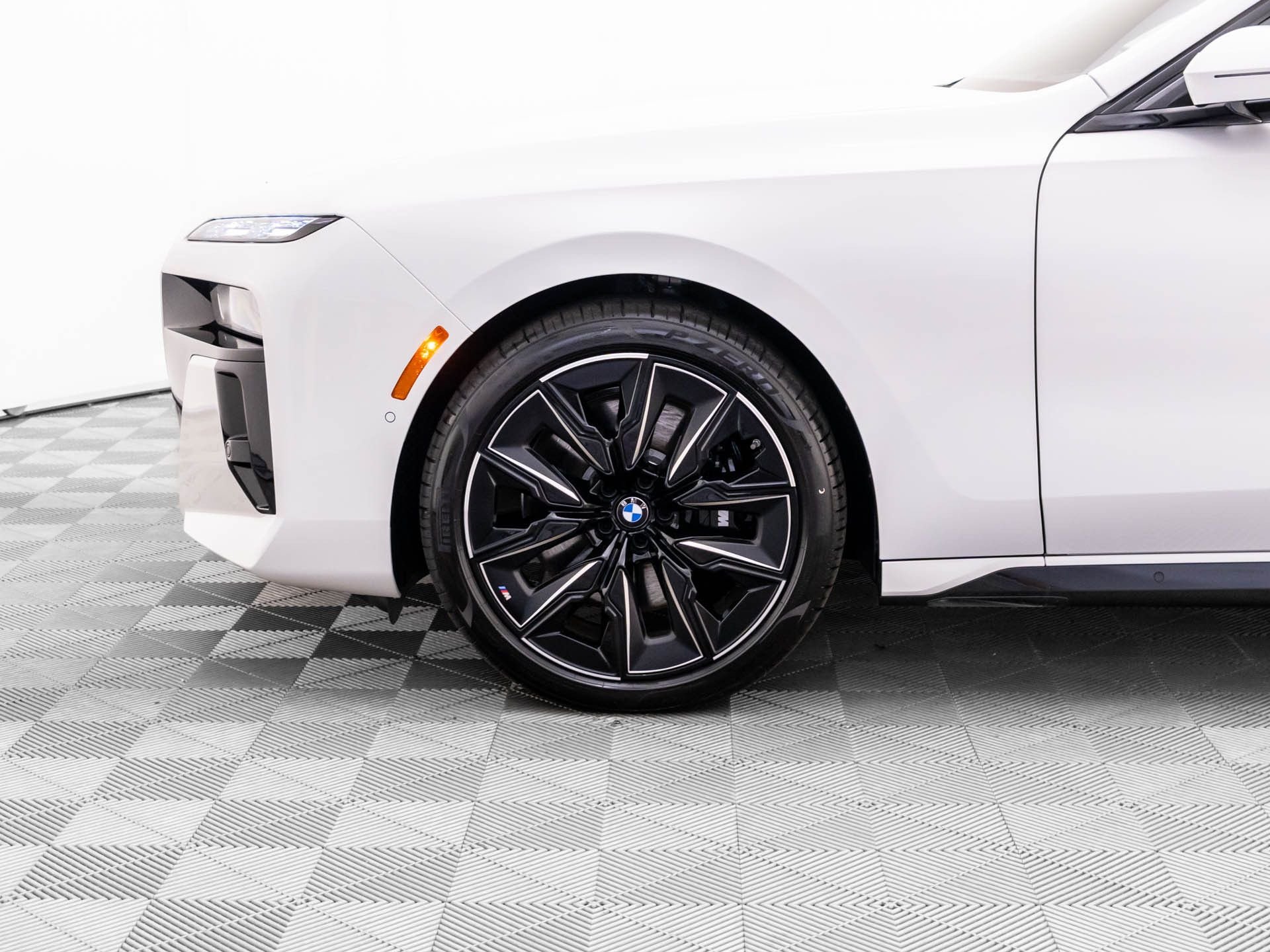 New 2026 Alpine White BMW 760i xDrive image 37