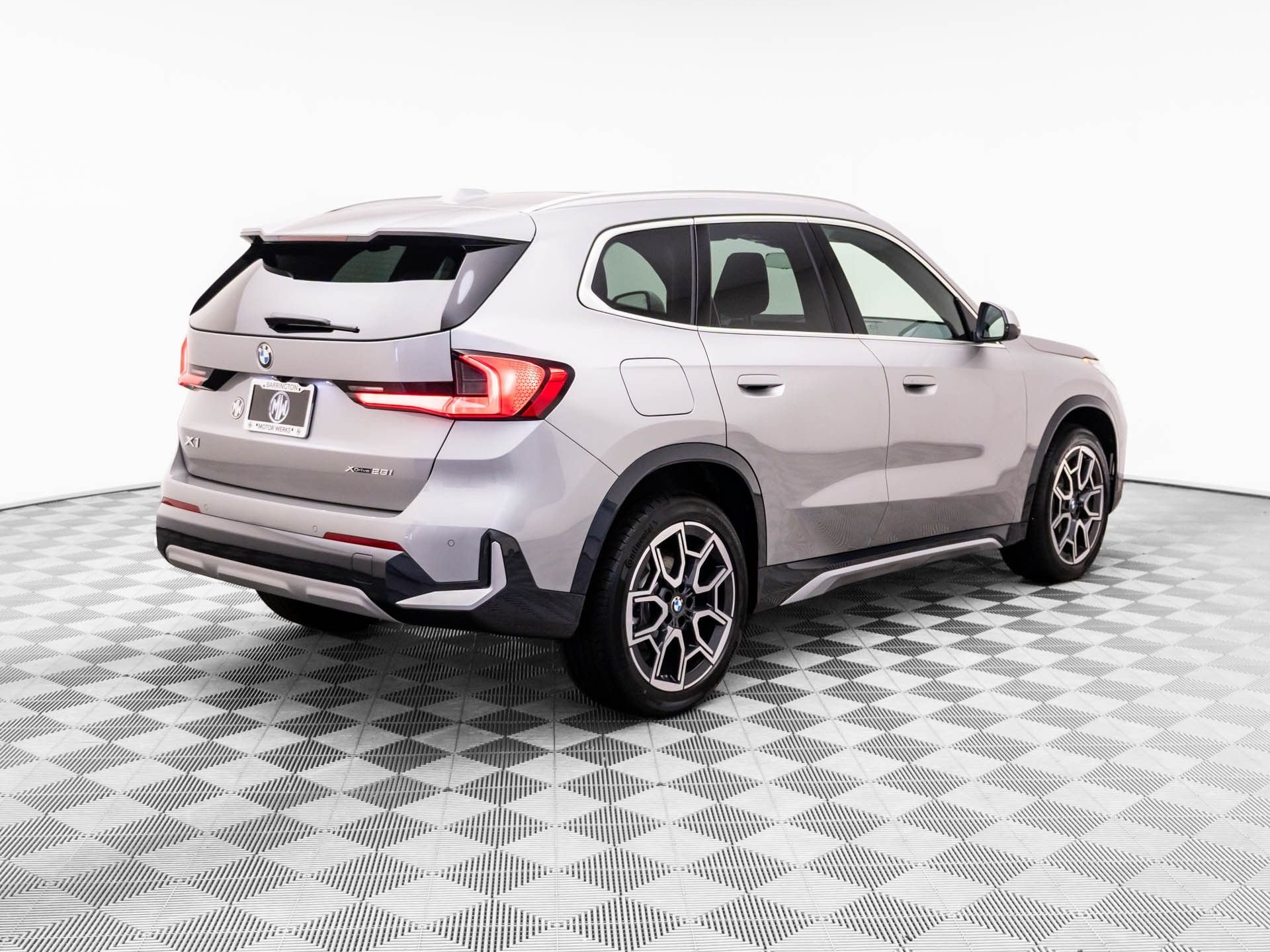 New 2026 Space Silver Metallic BMW xDrive28i image 6