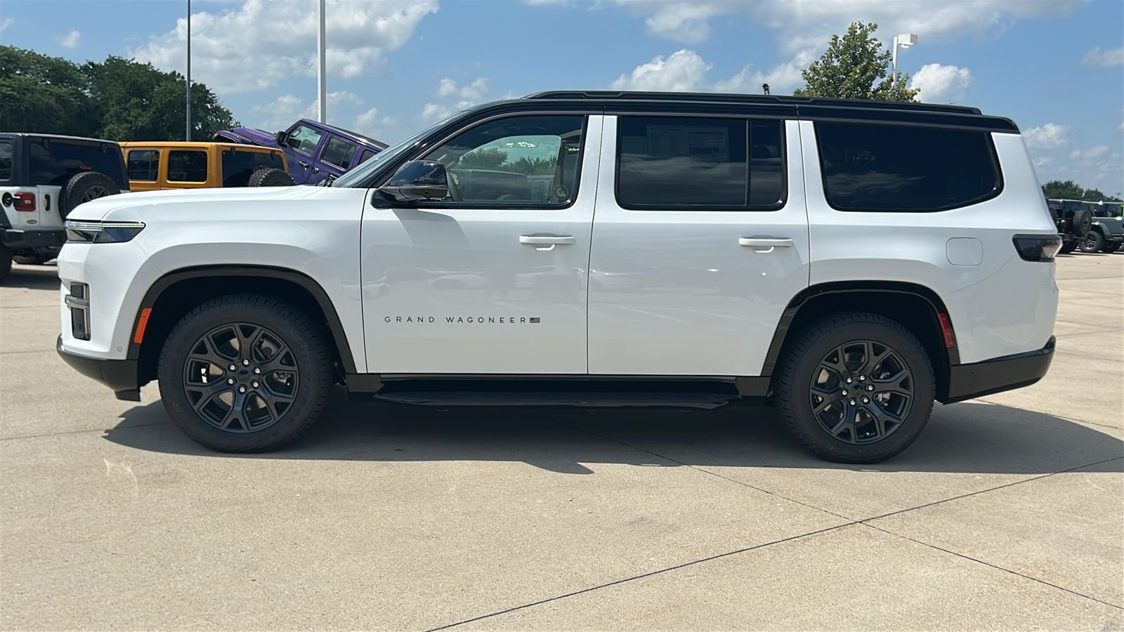 New 2026 Bright White Clear-Coat Exterior Paint Jeep Upland image 7