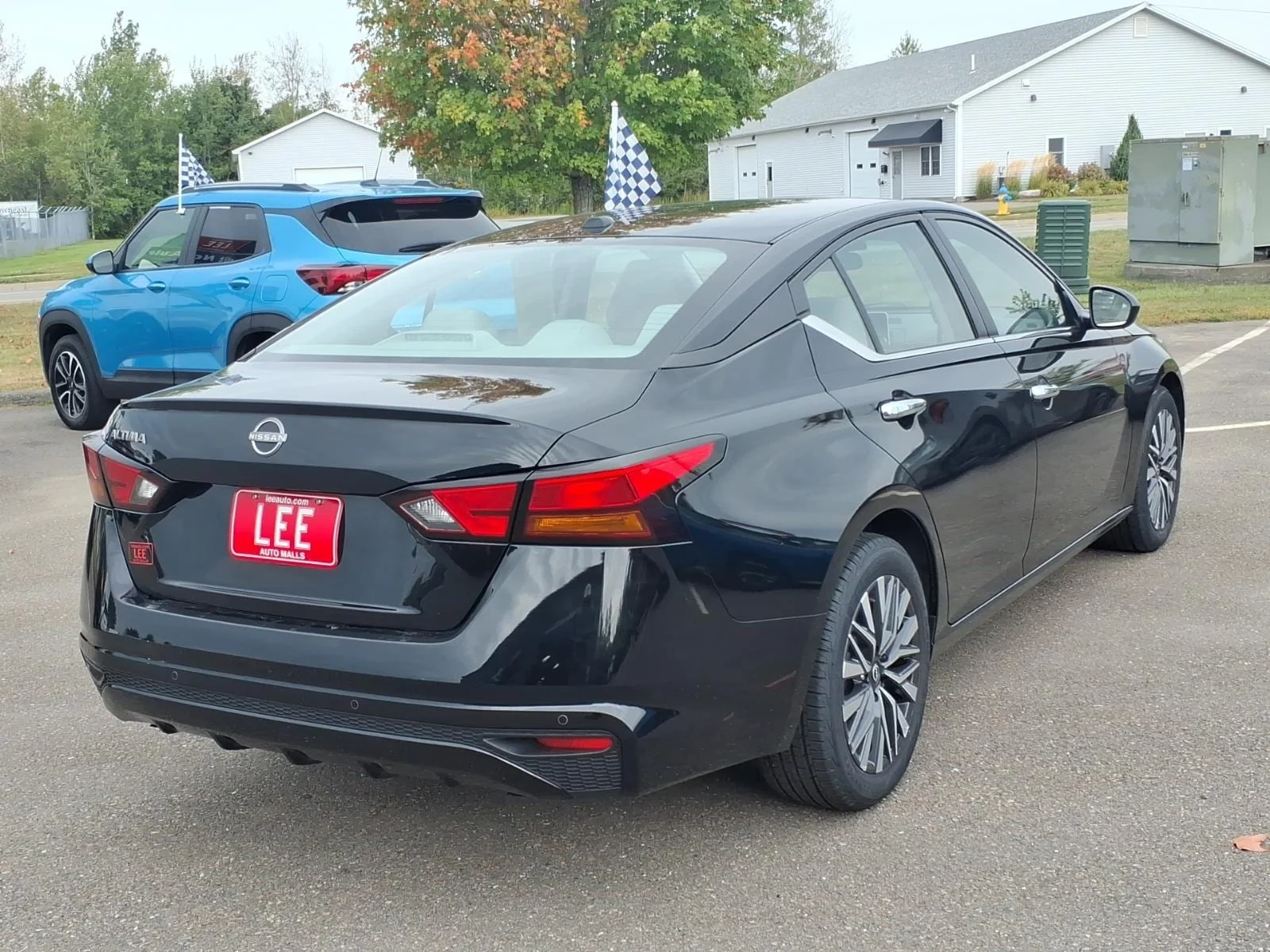 Used 2025 Super Black Nissan 2.5 SV image 5