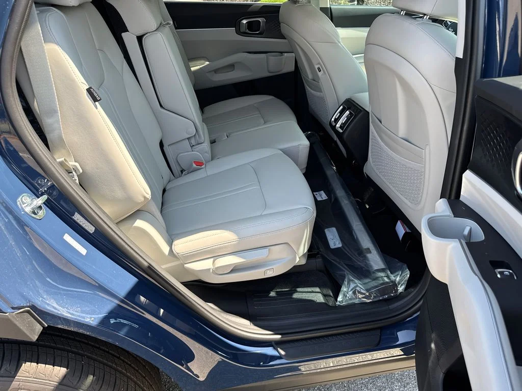 2025 Kia Sorento S - Photo 15