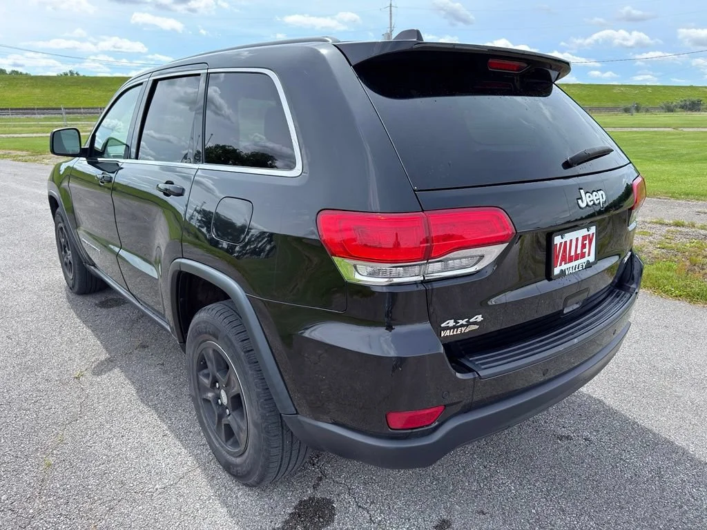 Used 2017 Black Jeep Laredo image 12
