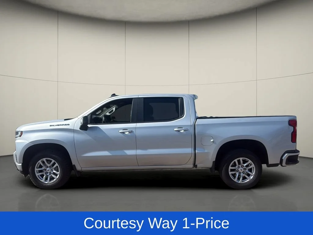 Used 2022 Silver Ice Metallic Chevrolet RST image 5