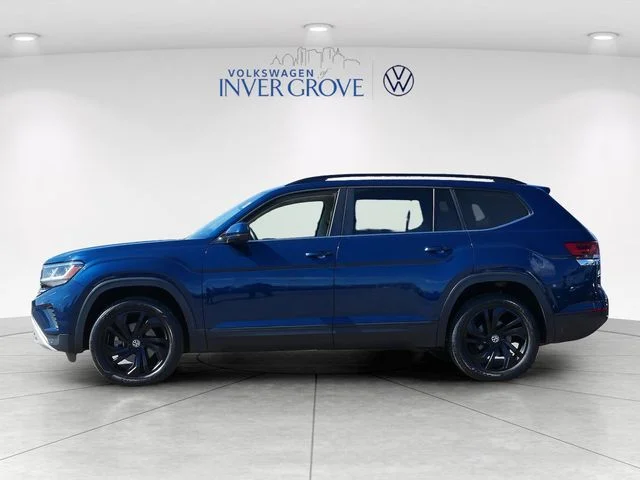 Certified Used 2022 Blue Volkswagen 3.6L V6 SE w/Technology image 4