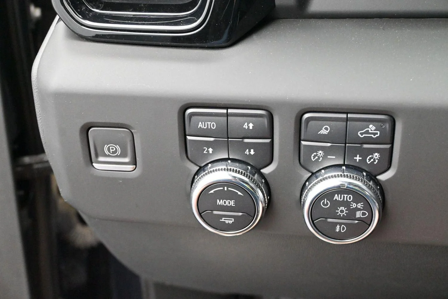 Used 2024 Titanium Rush Metallic GMC AT4X image 21