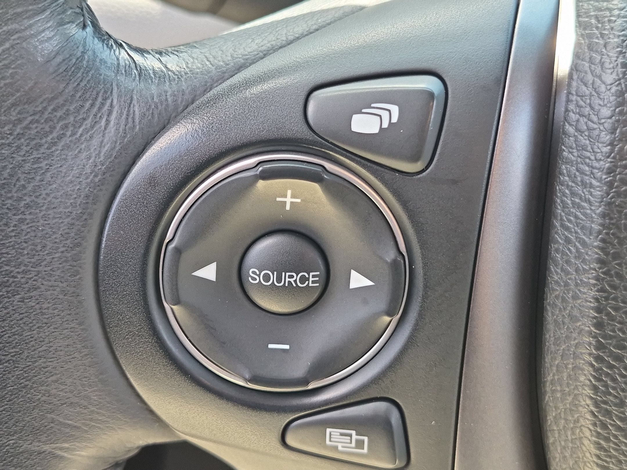 Used 2018 Black Honda EX-L image 18