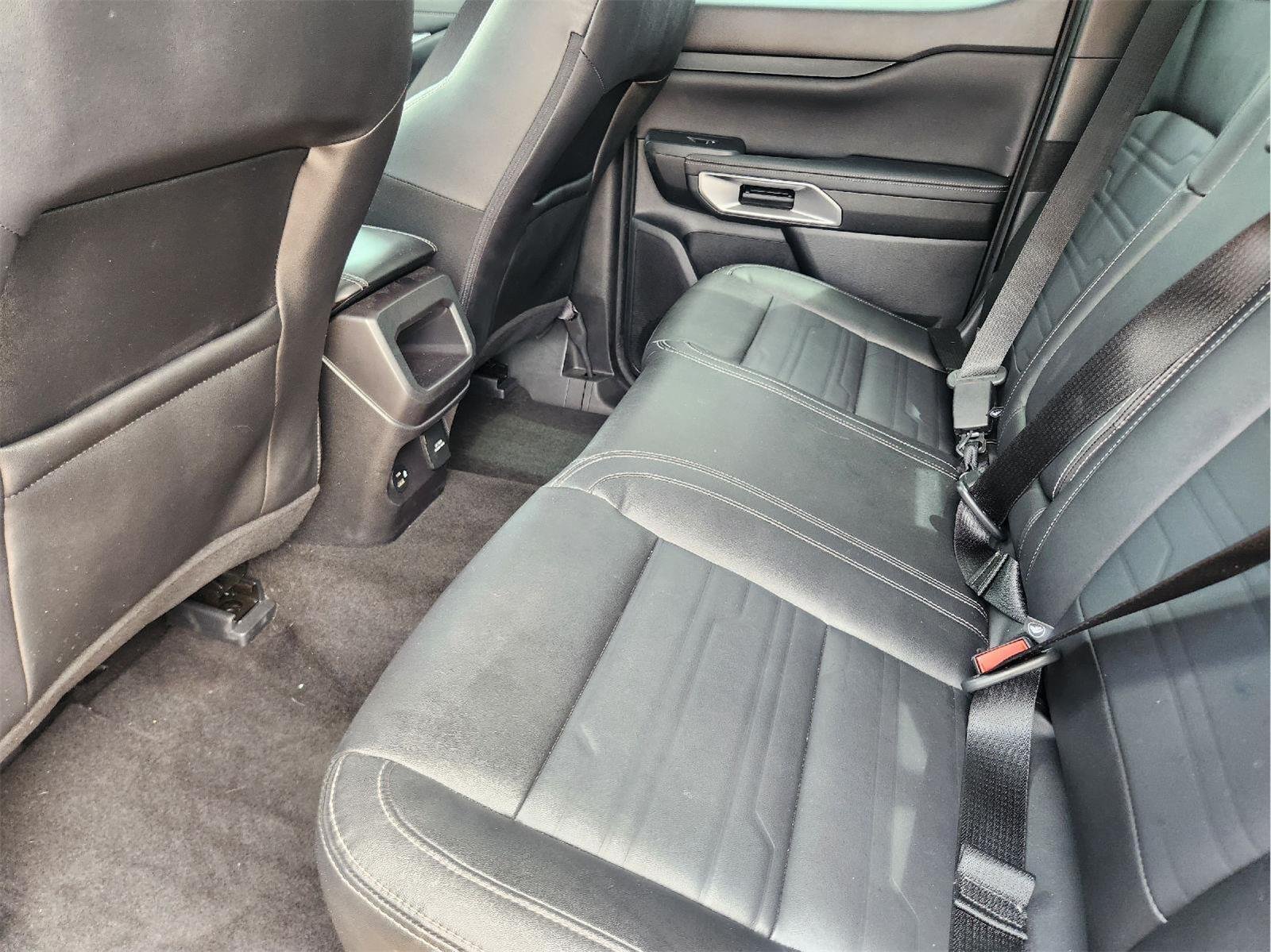 Used 2024 Cactus Gray Ford LARIAT image 29