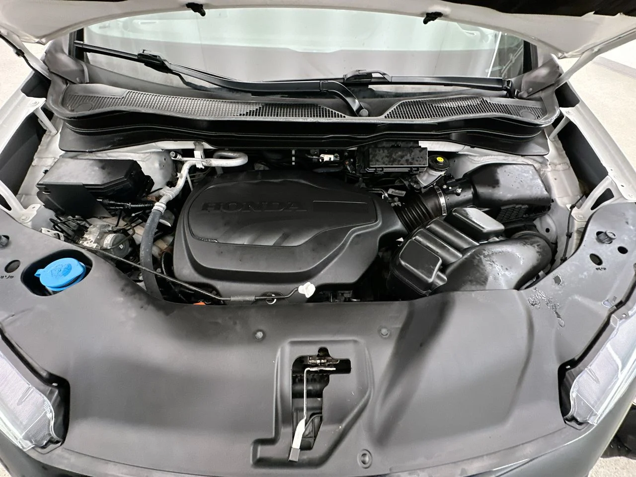 Used 2021 White Honda EX-L image 37