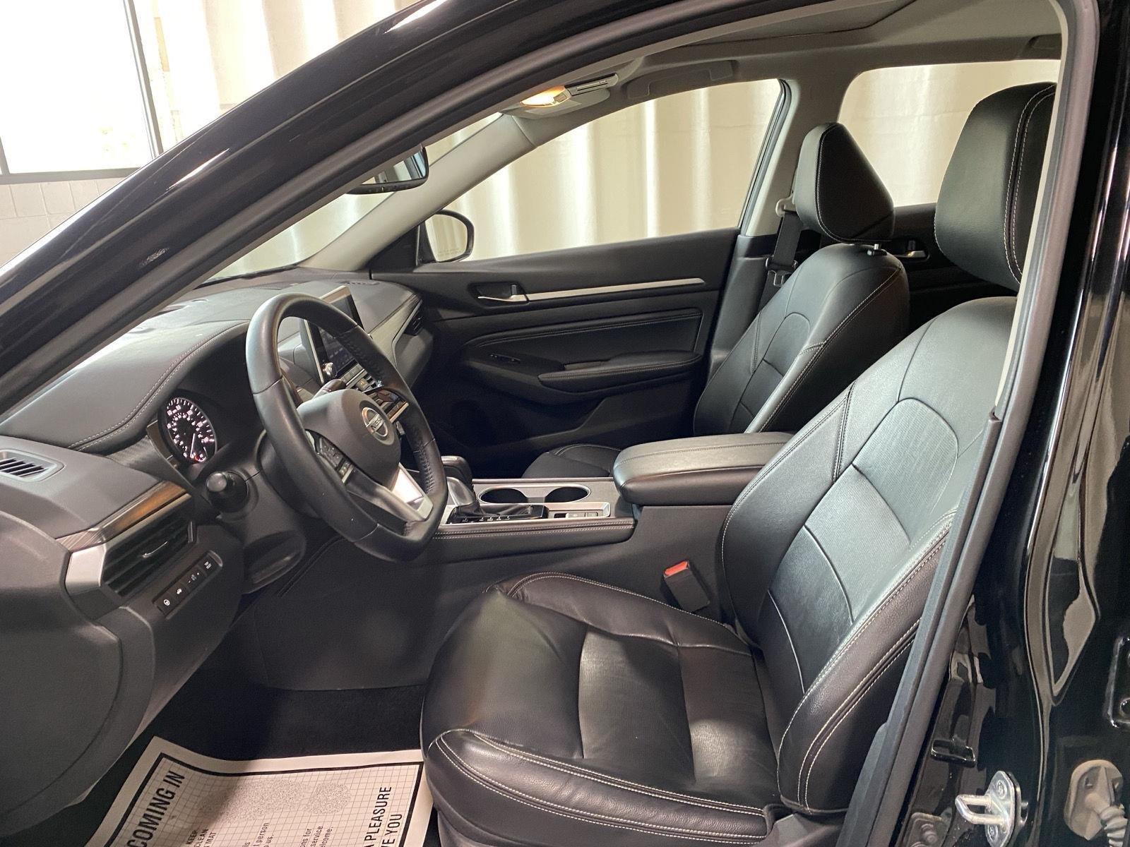Used 2019 Super Black Nissan 2.5 SL image 16