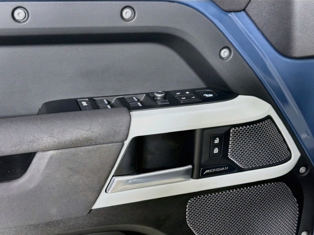 Used 2021 Blue Land Rover SE image 18