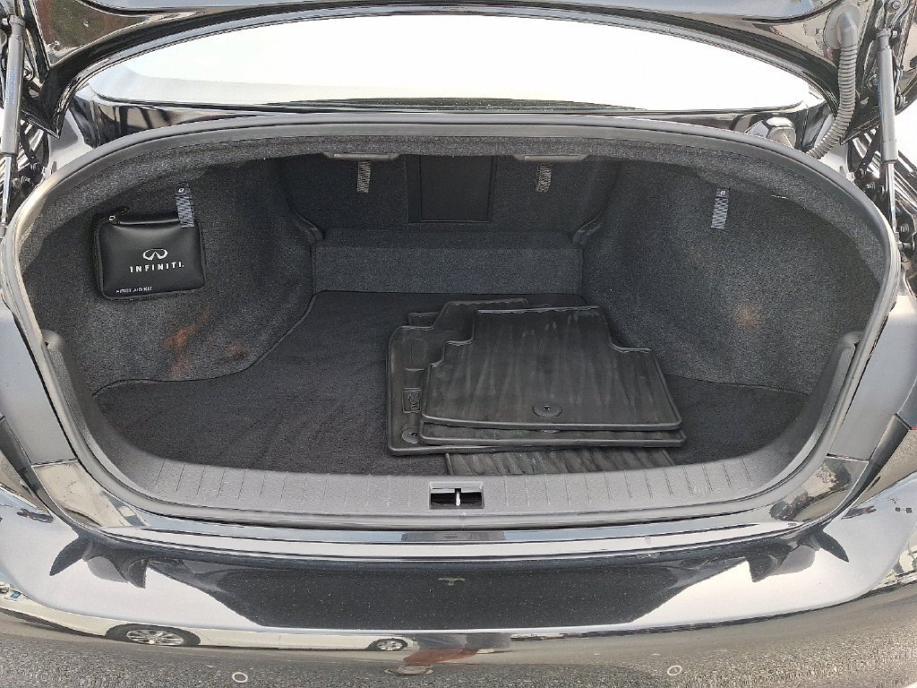 Used 2023 Black INFINITI LUXE image 29