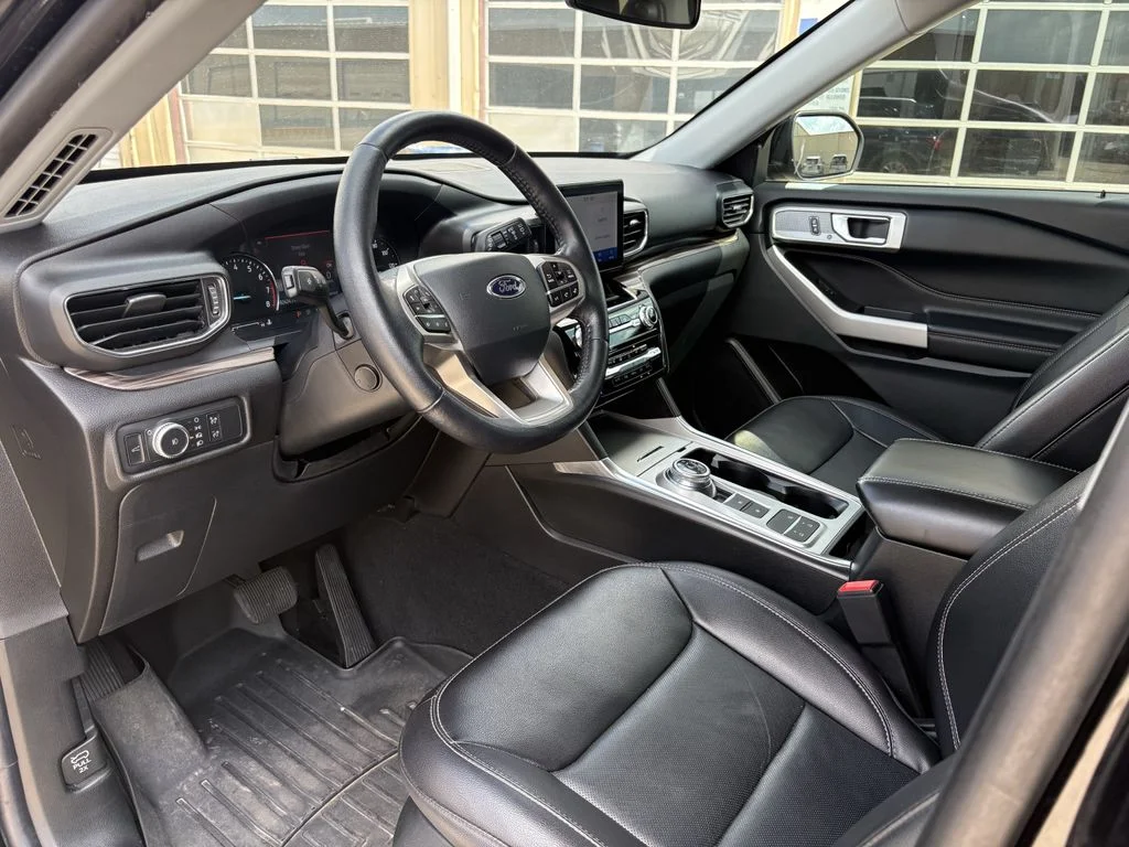 Used 2022 Black Metallic Ford Limited image 14