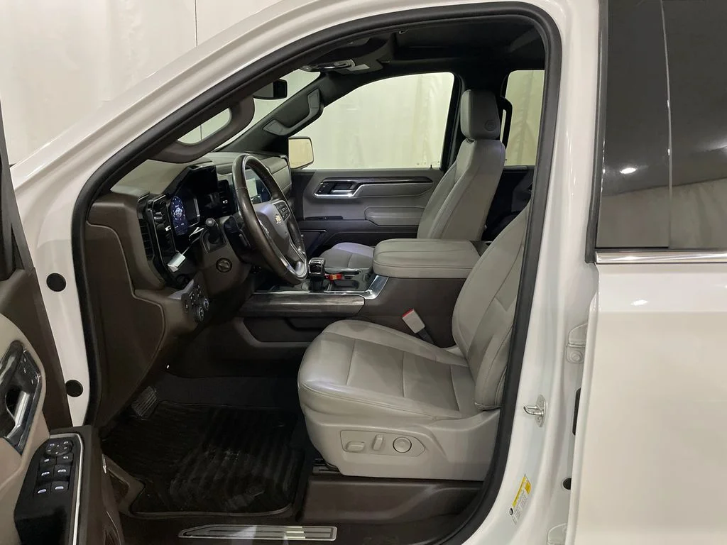 Used 2024 Iridescent Pearl Tricoat Chevrolet LTZ image 11