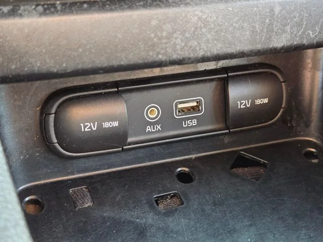 Used 2020 White Kia LXS image 22