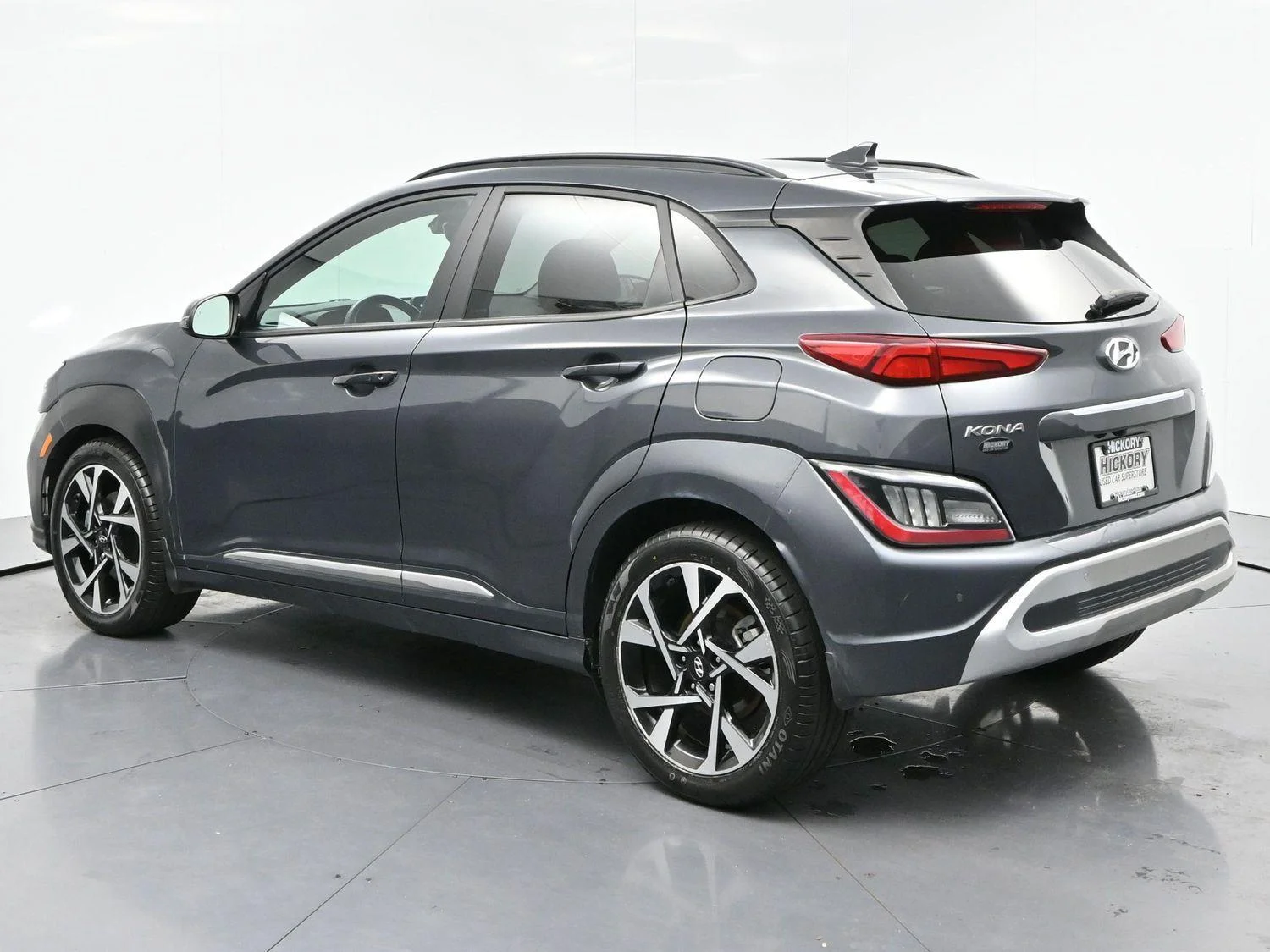 Used 2022 Thunder Gray Hyundai Limited image 5