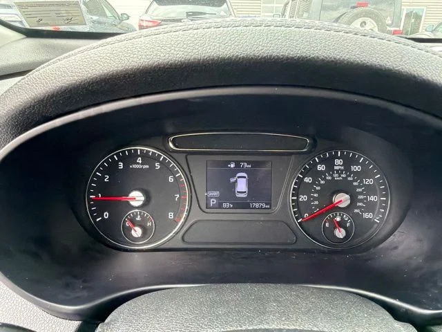 Used 2020 White Kia L image 13