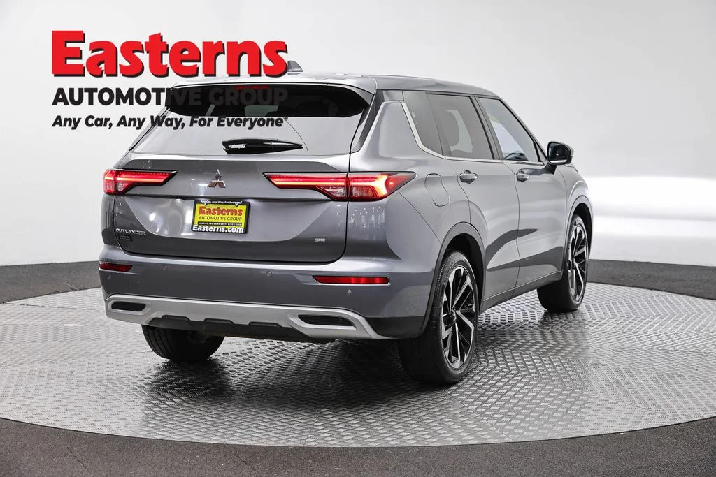 Used 2024 Gray Mitsubishi SE image 5