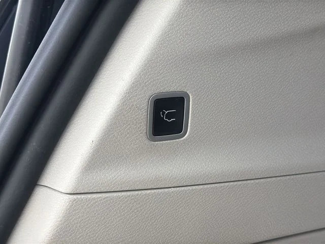 Used 2023 Black Chrysler Touring L image 37