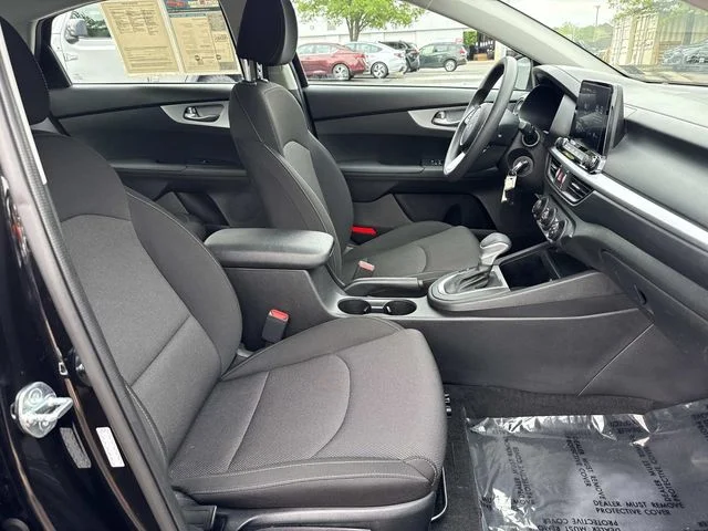Used 2023 Black Kia LXS image 15