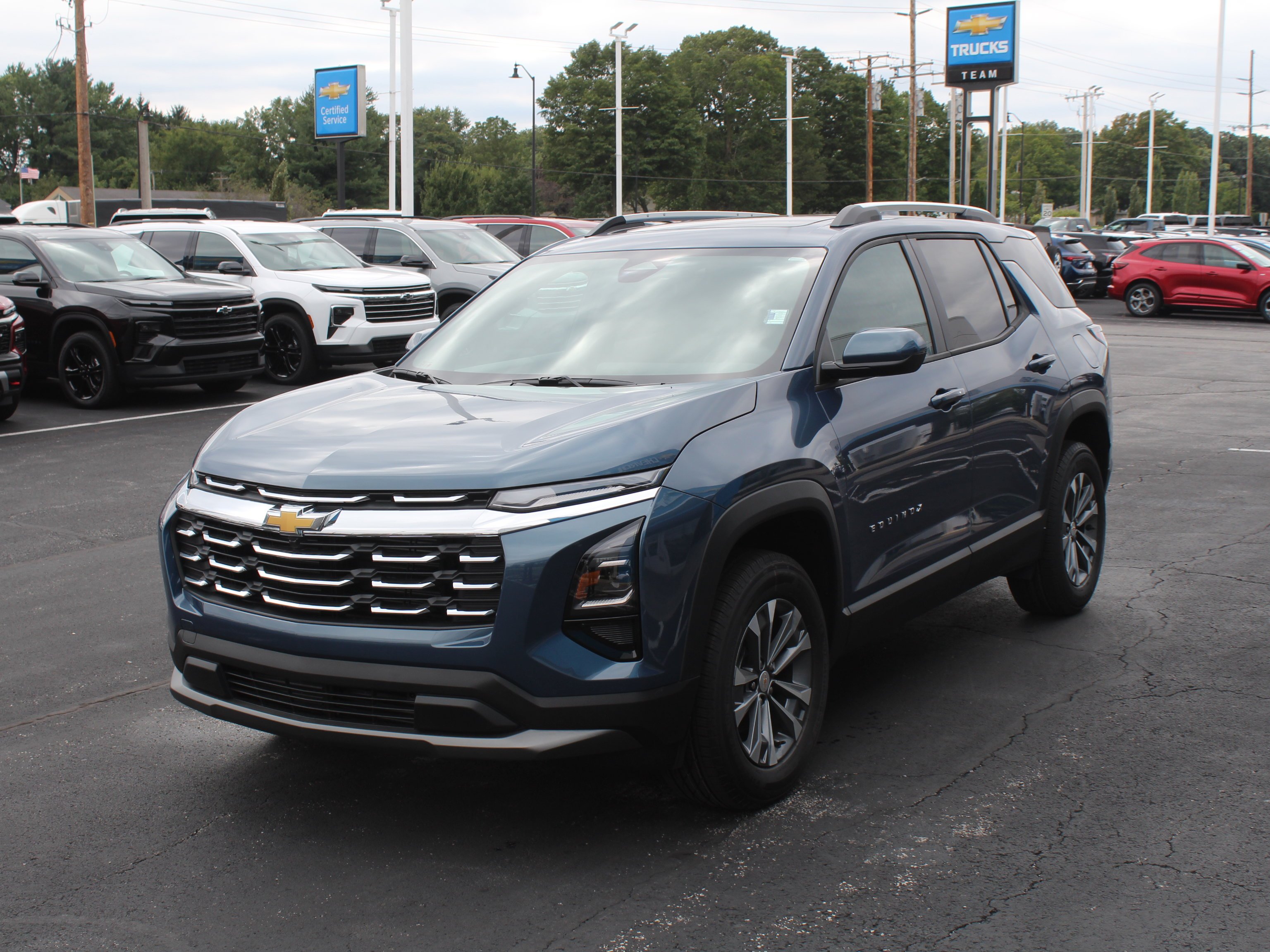 2027 Chevrolet Equinox LT - Photo 9