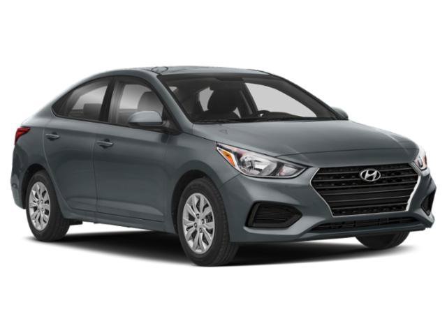 Used 2018 Silver Hyundai SE image 9
