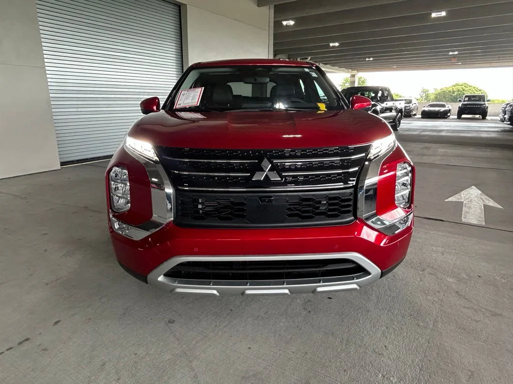 Used 2024 Diamond Mitsubishi SE Black Edition image 8
