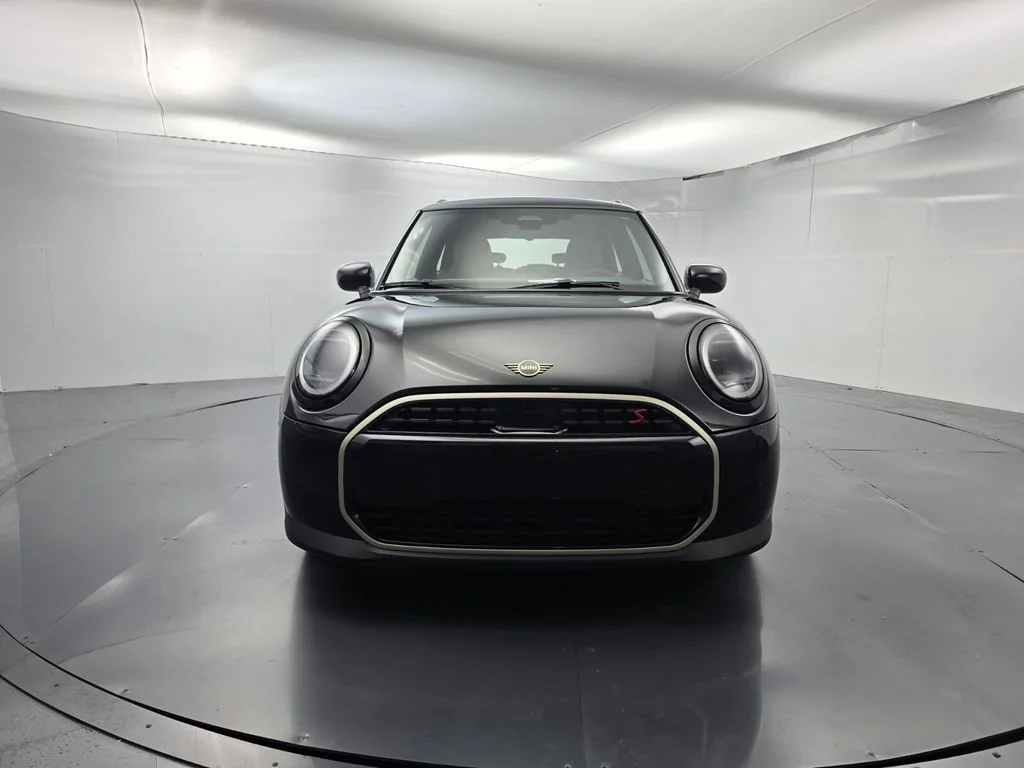New 2026 Black MINI Signature Plus image 2