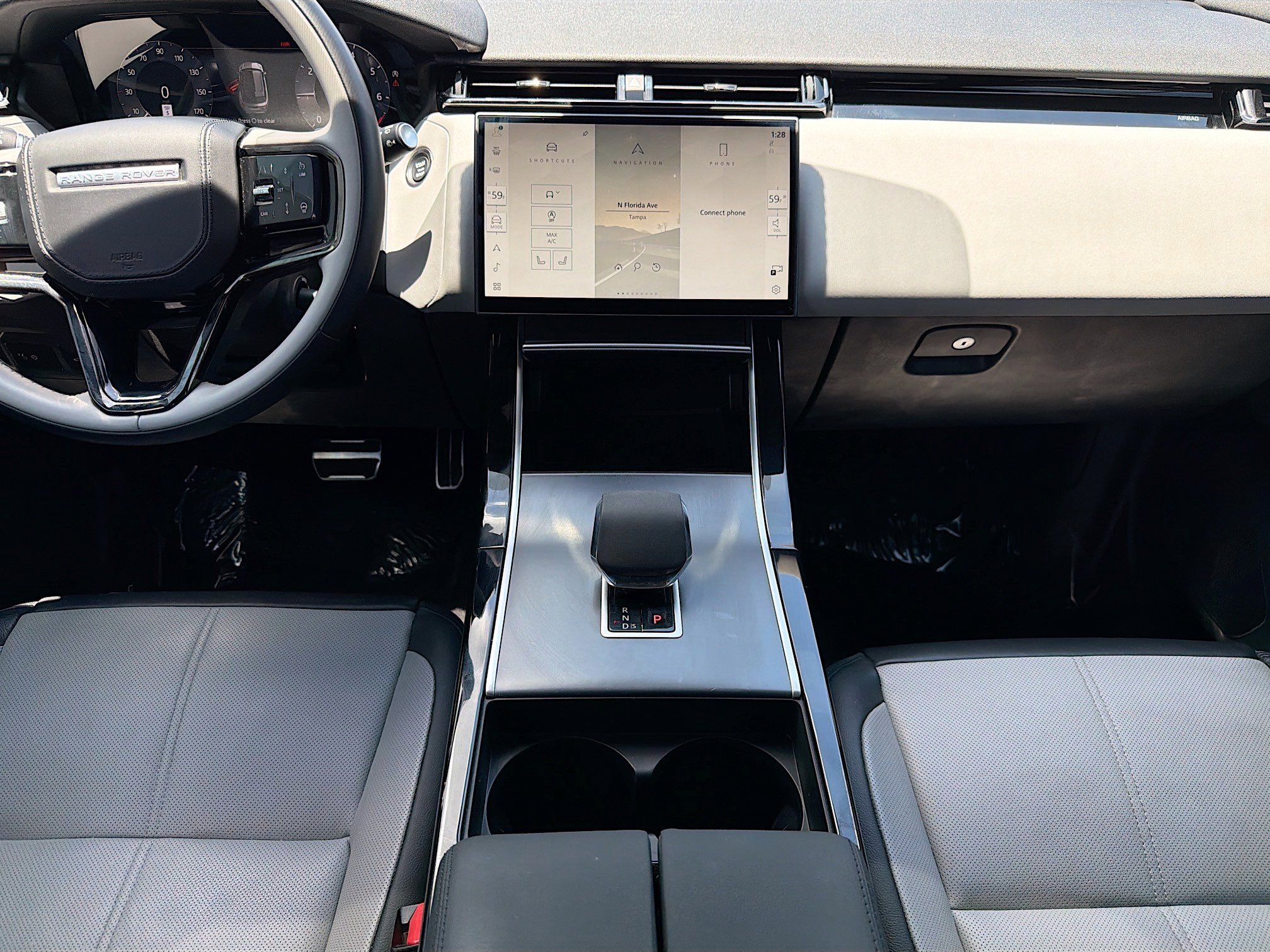 Certified Used 2024 Fuji White Land Rover Dynamic SE image 18