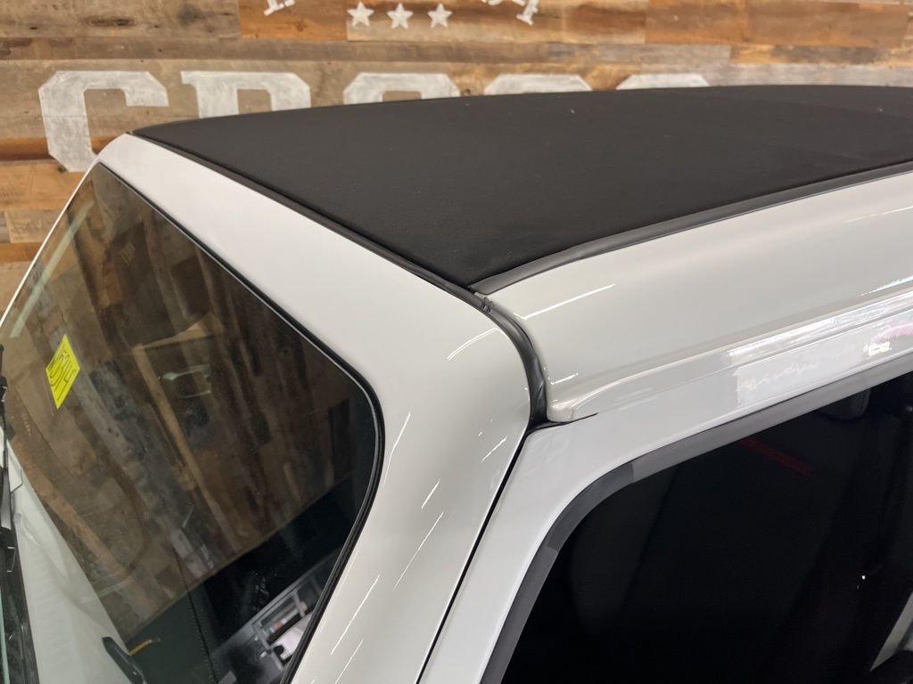 New 2026 Bright White Clear-Coat Exterior Paint Jeep Rubicon image 14