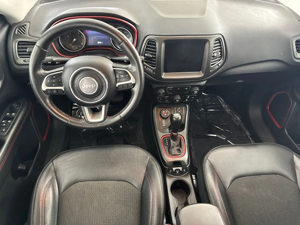 Used 2019 Silver Jeep Trailhawk image 25