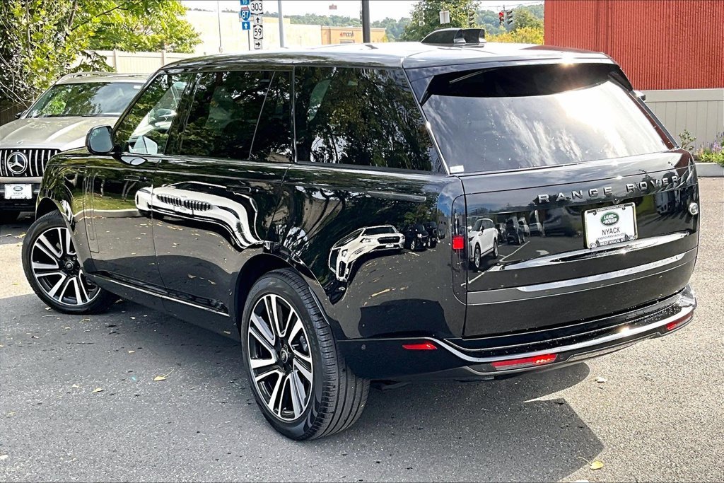 Used 2023 Black Land Rover SE image 12