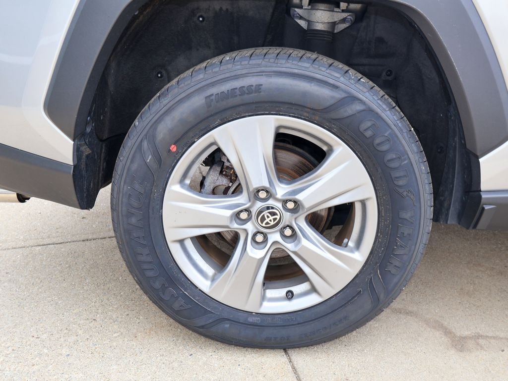 Used 2022 Silver Toyota XLE image 9