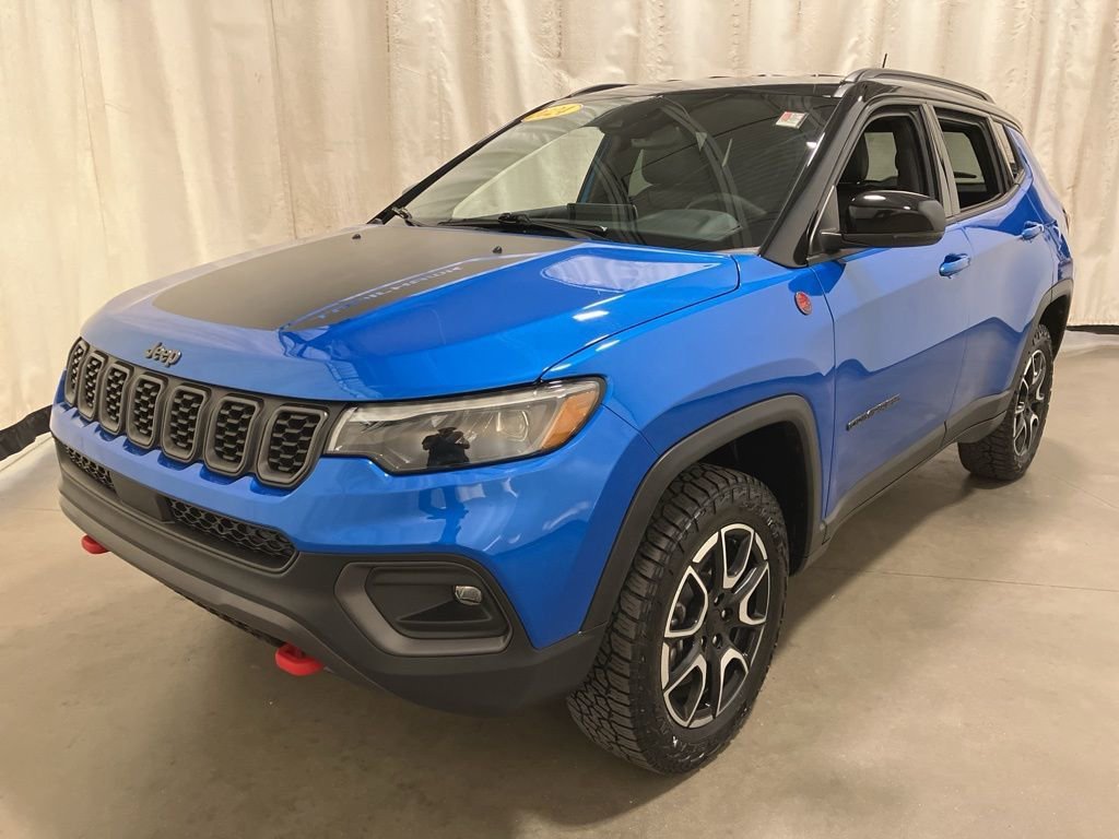 Used 2024 Hydro Blue Pearlcoat Jeep Trailhawk image 21