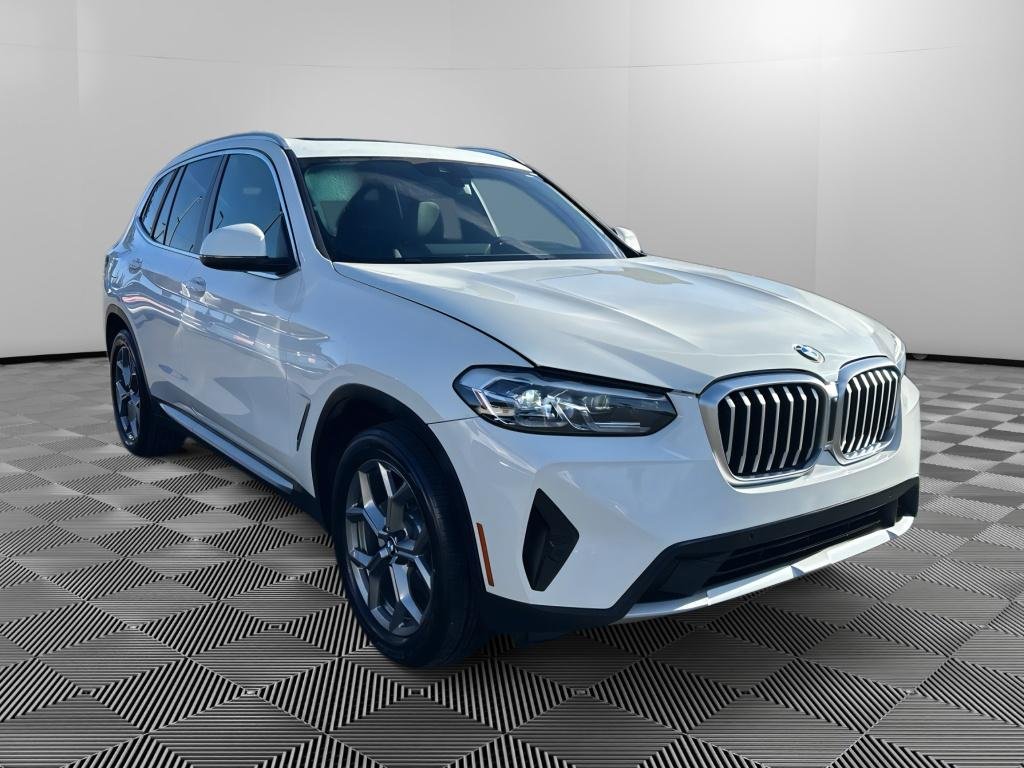 Used 2024 White BMW xDrive30i image 3