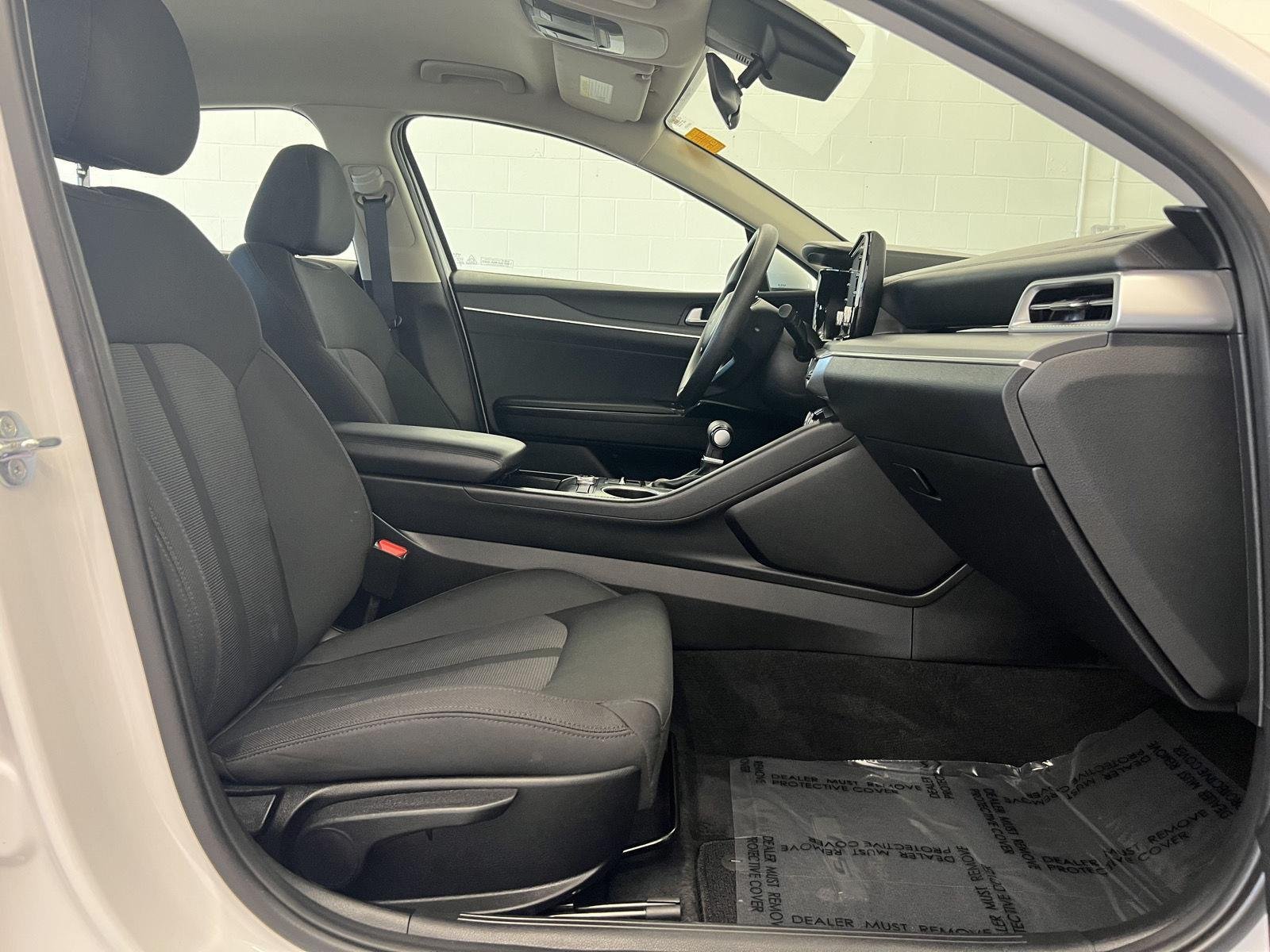 Used 2023 Glacial White Pearl Kia LXS image 28