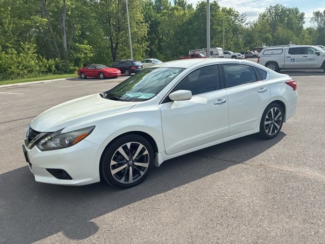 Used 2016 Nissan Altima SR with VIN 1N4AL3AP0GC239572 for sale in Kansas City